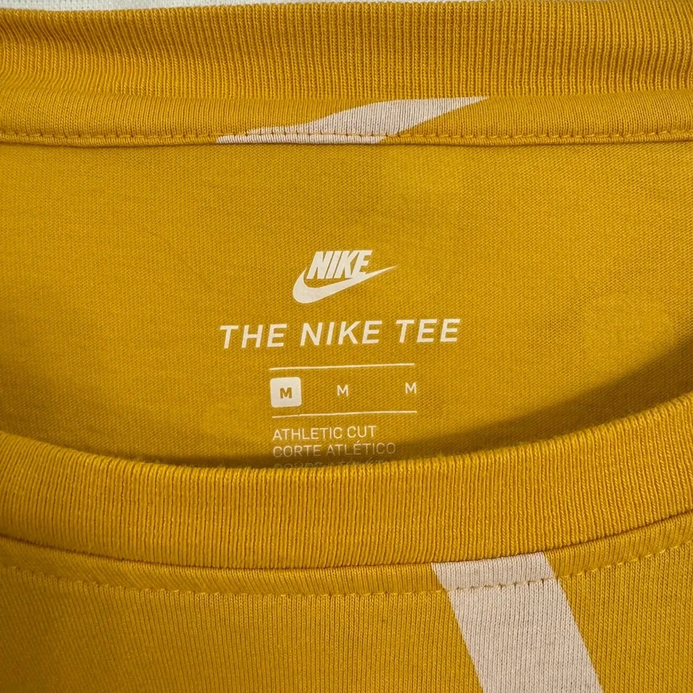 NIKE Logo Mash Crop T-Shirt - Picture 7 of 7